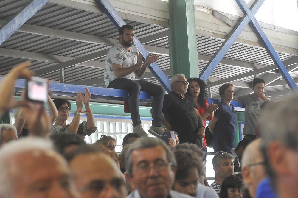 Pedro Sánchez abarrota el polideportivo de Carrús