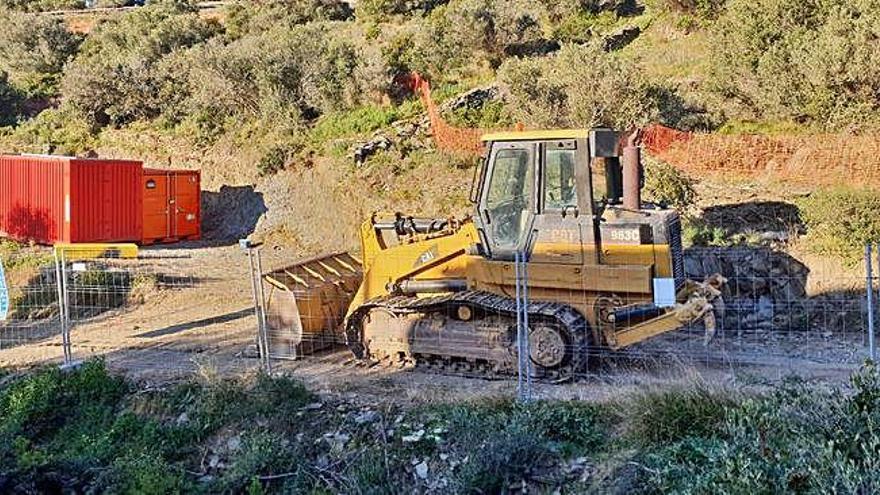 Les màquines, treballant als terrenys de Sa Guarda.