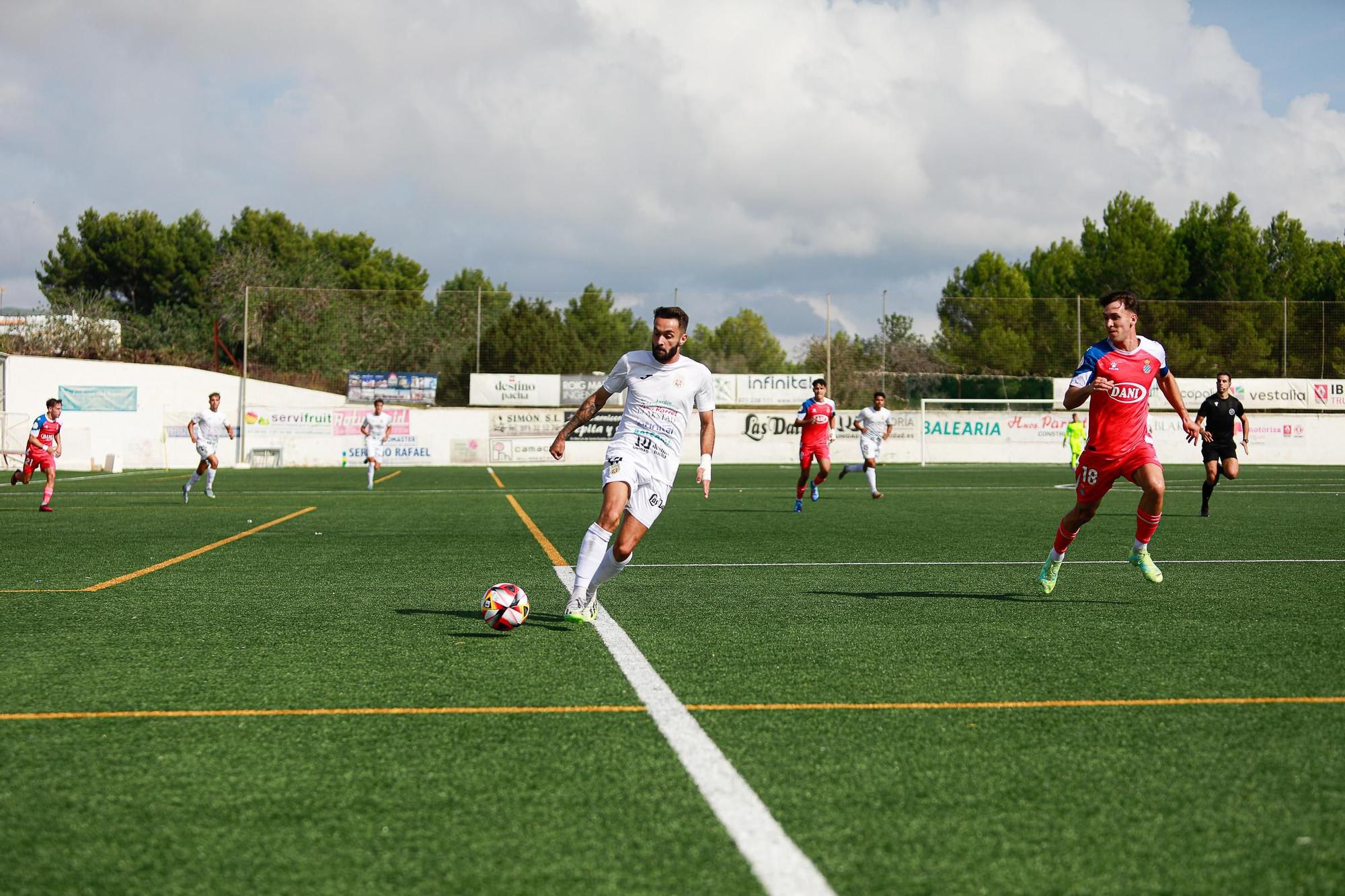 El partido de la Peña Deportiva - Espanyol B, en imágenes