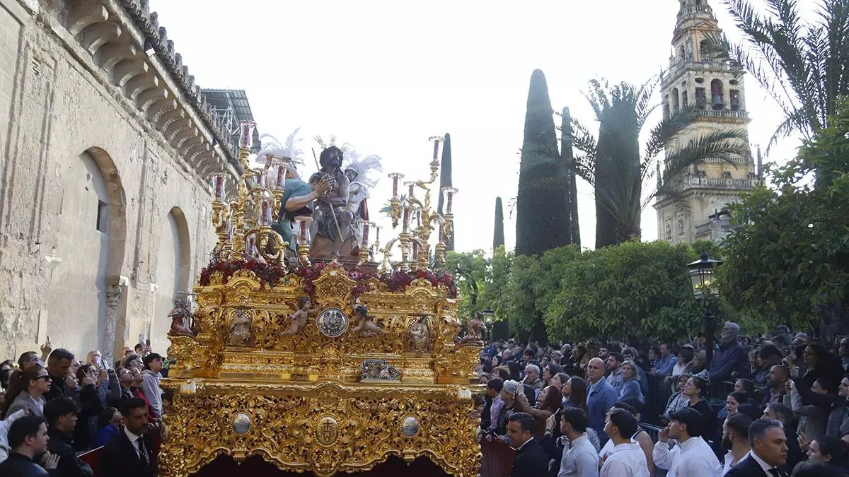La Merced y la Estrella ‘improvisan’ un Sábado de Gloria cordobés de procesiones