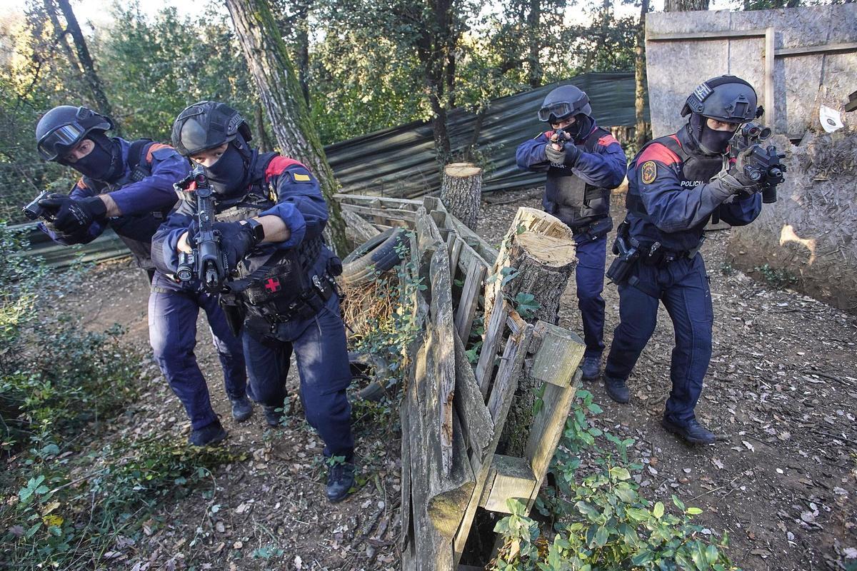 Així treballa i entrena l'ARRO dels Mossos de la regió policial de Girona