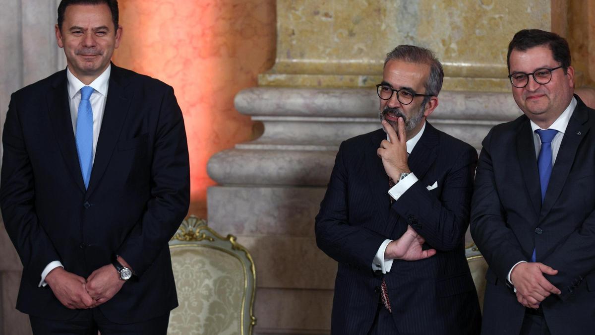 El primer ministro portugués, Luís Montenegro, junto al ministro de Exteriores, Paulo Rangel, y el de Finanzas, Joaquim Miranda, este martes.