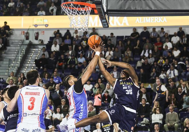 EN IMÁGENES: Los mejores momentos de la séptima victoria del Alimerka Oviedo Baloncesto en el Palacio de los Deportes