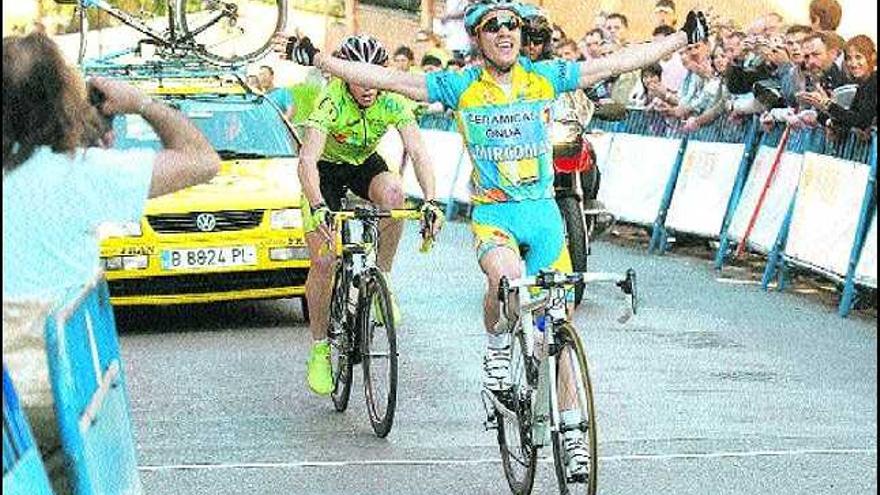 Eric Pedrosa, entrando vencedor en la meta de San Claudio.