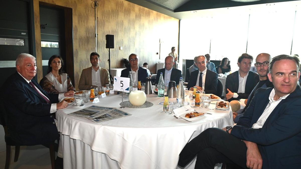 En imágenes | Natalia Chueca hace balance del ecuador del mandato en un desayuno con El Periódico de Aragón