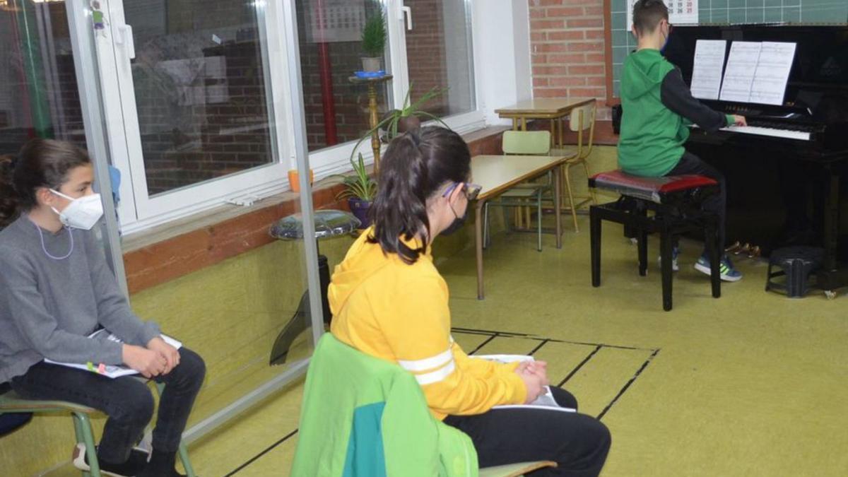 Los alumnos preparan las audiciones en la Escuela de Música. | E. P.
