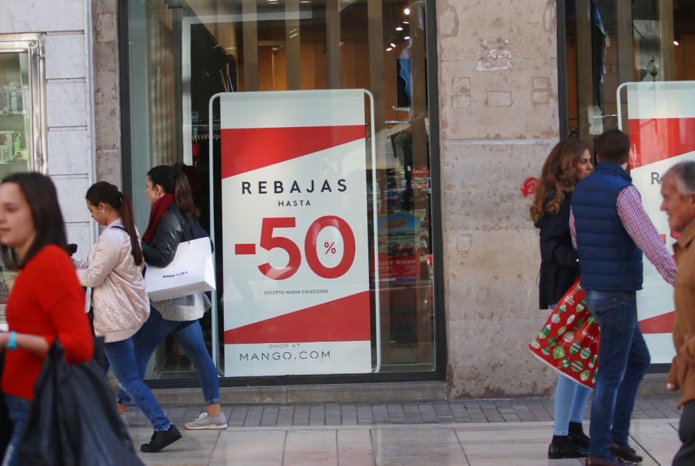 Primer día de las rebajas de enero en Málaga