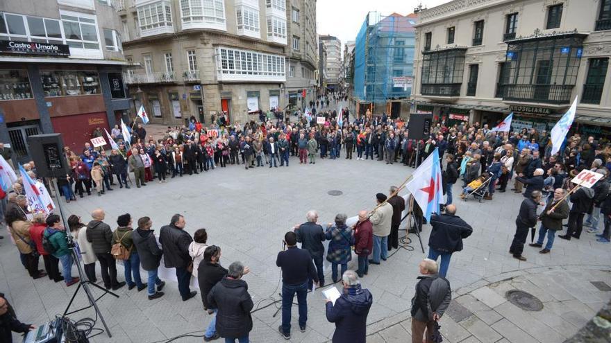 La marcha de la CIG concluyó en la Peregrina, mientras la concentración de UGT y CCOO tuvo lugar ante la subdelegación del Gobierno.