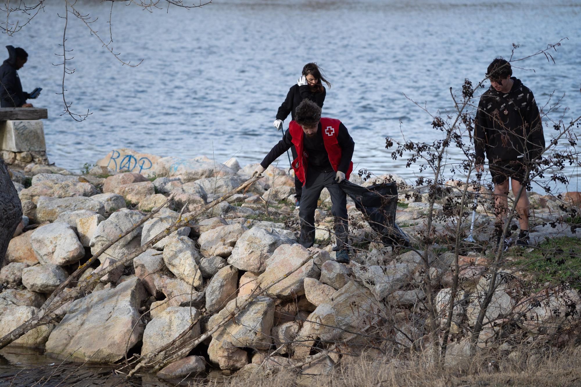 GALERÍA | Así ha sido la recogida de basura en las orillas del Río Duero