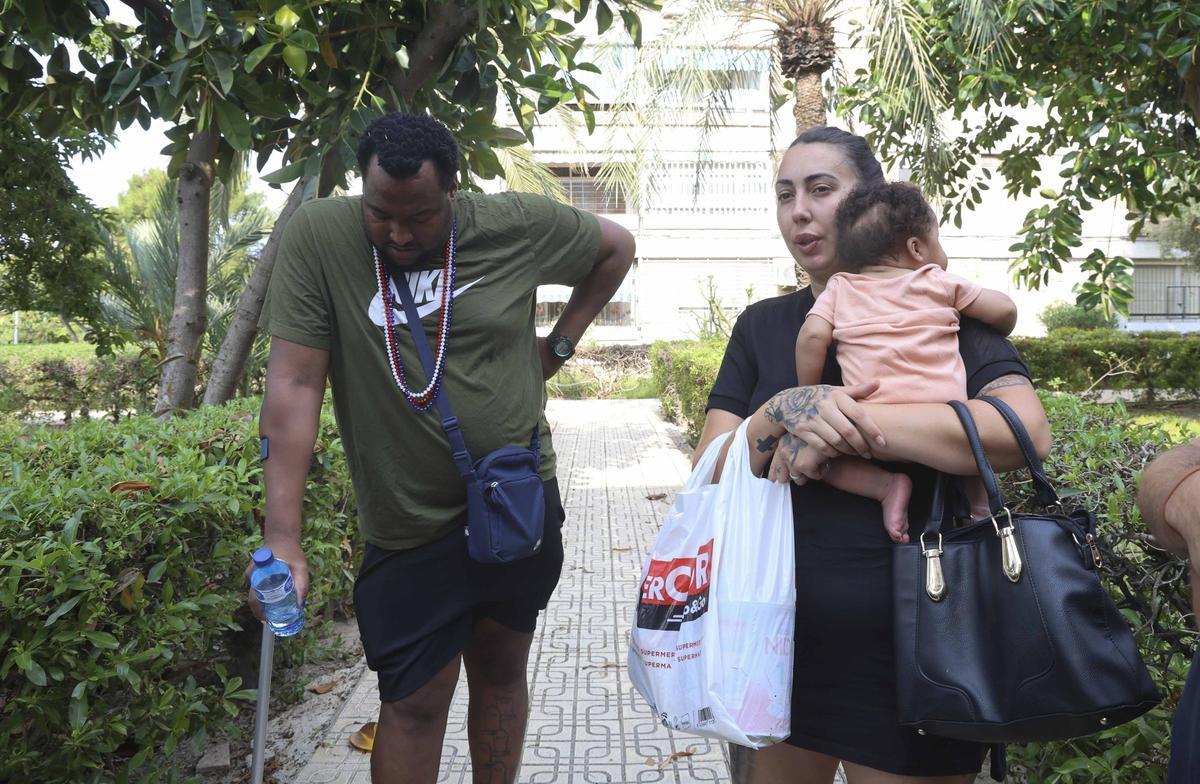 Un bebé se queda en la calle pese a que el Ayuntamiento de Alicante y la Generalitat tienen viviendas vacías Un bebé se queda en la calle pese a que el Ayuntamiento de Alicante y la Generalitat tienen viviendas vacías