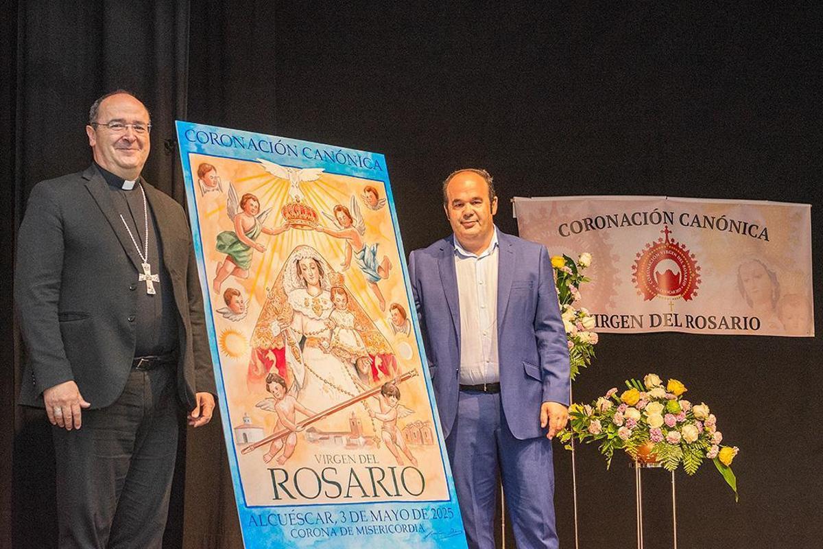 Presentación en Alcuéscar el cartel de la Coronación Canónica de la Virgen del Rosario