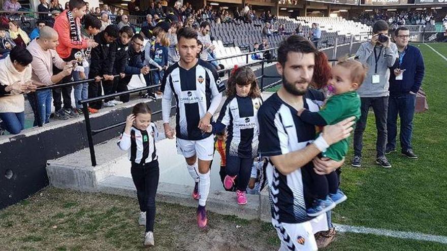 El Castellón sufre para doblegar al Paterna en Castalia (2-1)