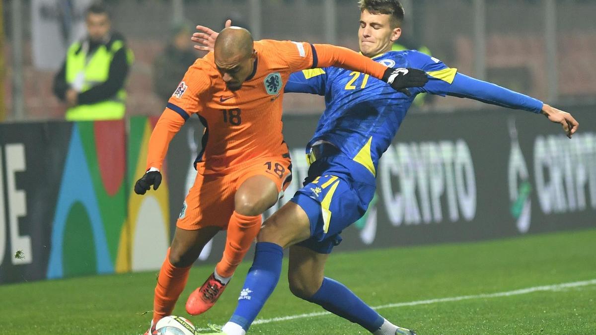 Bazdar deja un bonito taconazo en el 1-1 de Bosnia ante Países Bajos