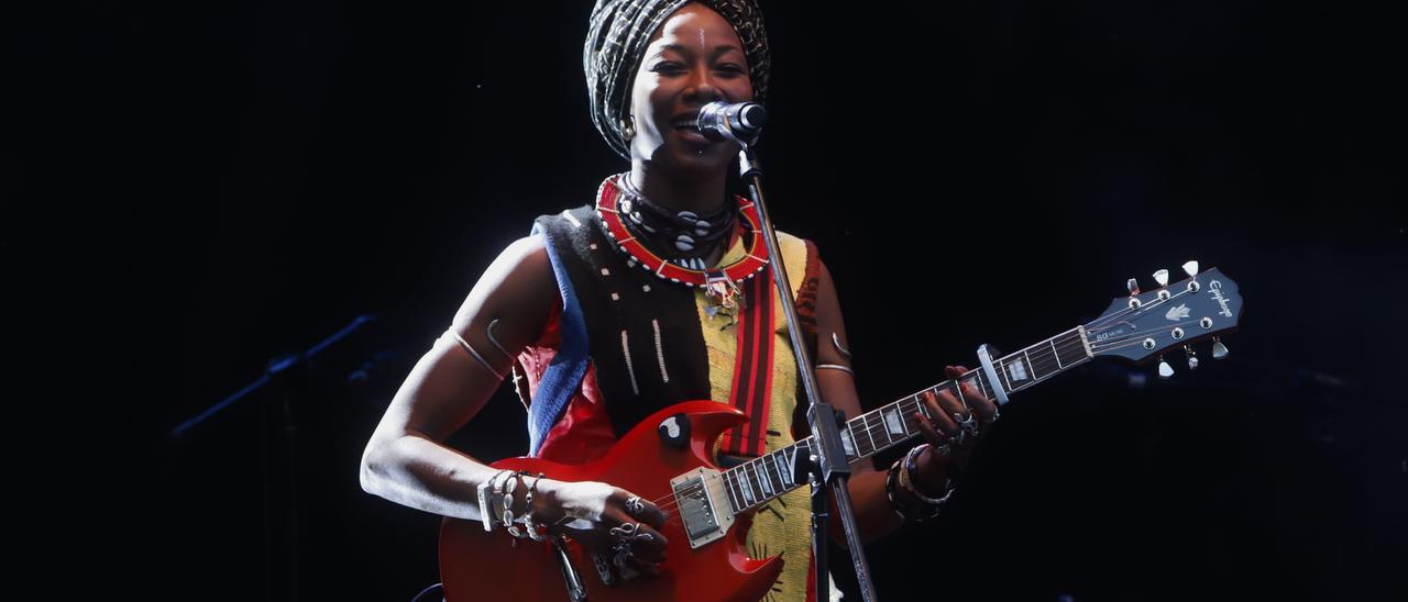 Fatoumata Diawara, en el concierto del viernes en la plaza San Bruno de Zaragoza.