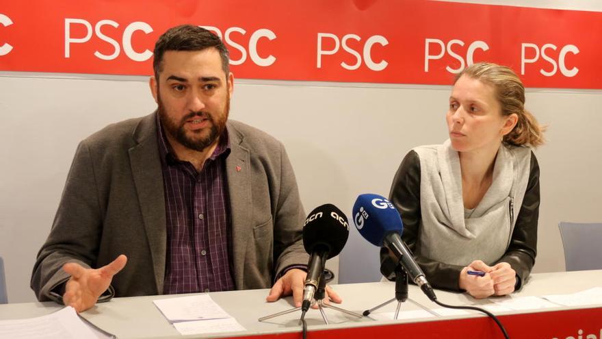 El primer secretari del PSC gironí i diputat al Congrés, Marc Lamuà, i la secretària adjunta d&#039;organització de la federació a Girona, Cristina López