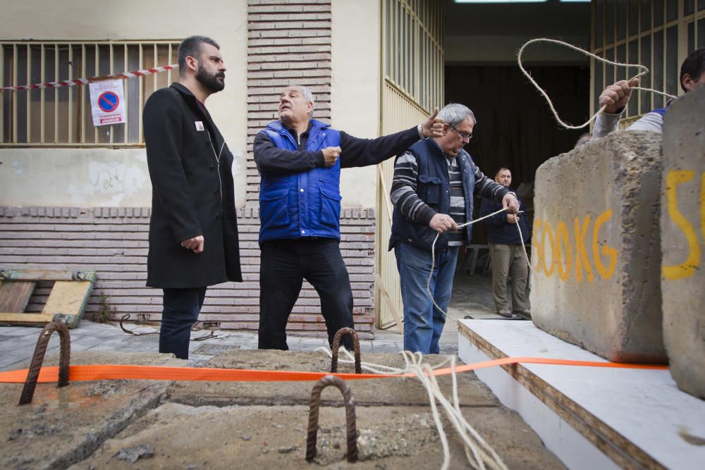 Simulacro de la plantá de la falla del ayuntamiento