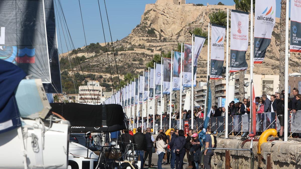 Miles de personas asisten al penúltimo día de la Ocean Race en Alicante