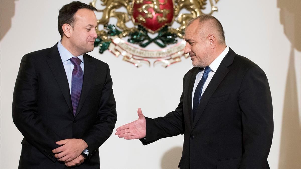 Boiko Borisov (derecha) recibe en Sofía al primer ministro irlandés, Leo Varadkar