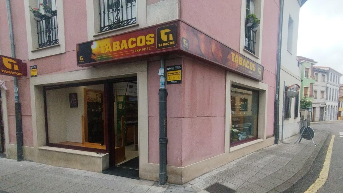 Exterior del estanco, ya con las lunas rotas retiradas.