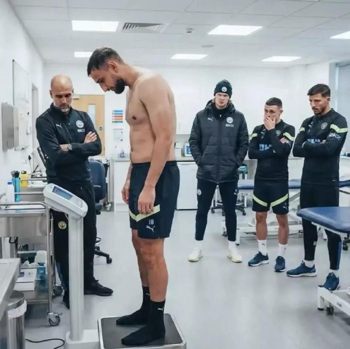 Pep Guardiola mantiene a raya a sus jugadores tras la Navidad.