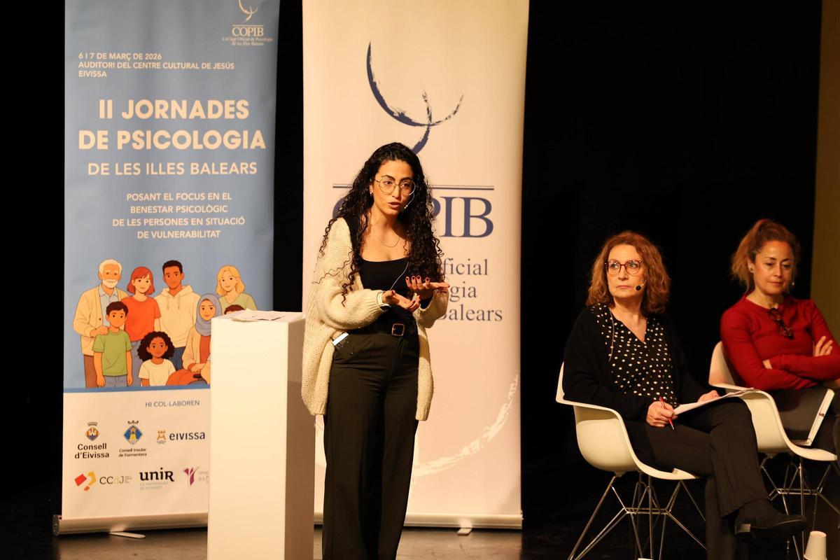 Marta Martínez, durante su exposición