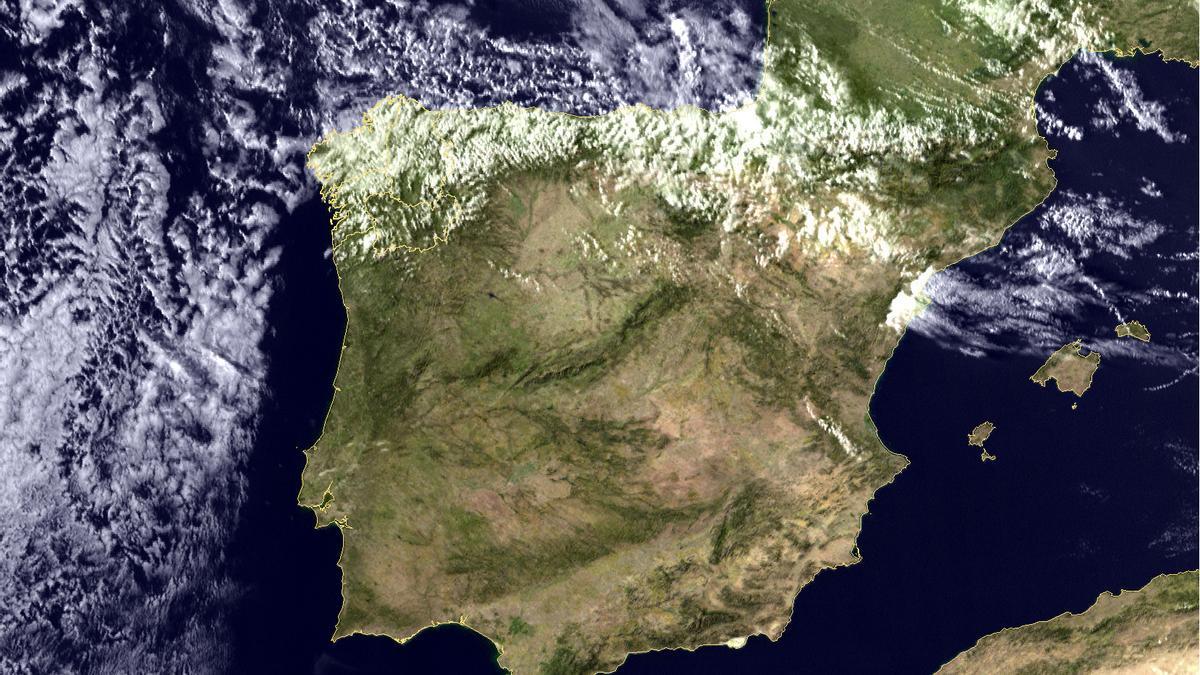 Imagen de satélite que muestra la nubosidad sobre Galicia y la cornisa cantábrica