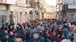 La visita de Papa Noel desborda de alegría una Paiporta arrasada