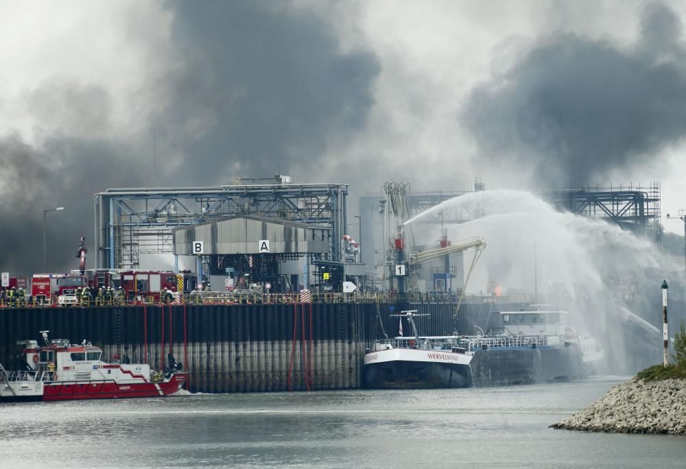 Varias personas resultaron hoy heridas tras dos explosiones en sendas plantas químicas del gigante alemán BASF en ese país.