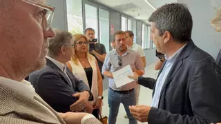 Mazón inaugura en Petrer un instituto cuya reforma se anunció en tiempos del Consell de Camps