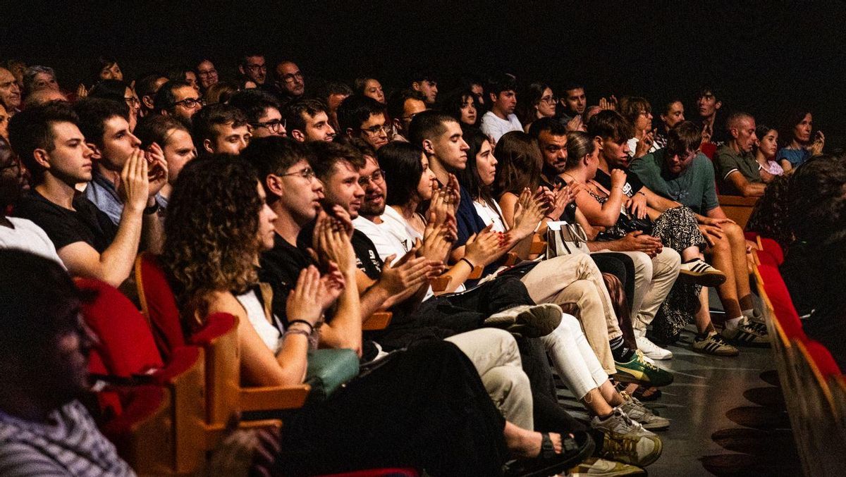 El teatre Conservaori es va omplir a la presentació del vehicle de Dynamics