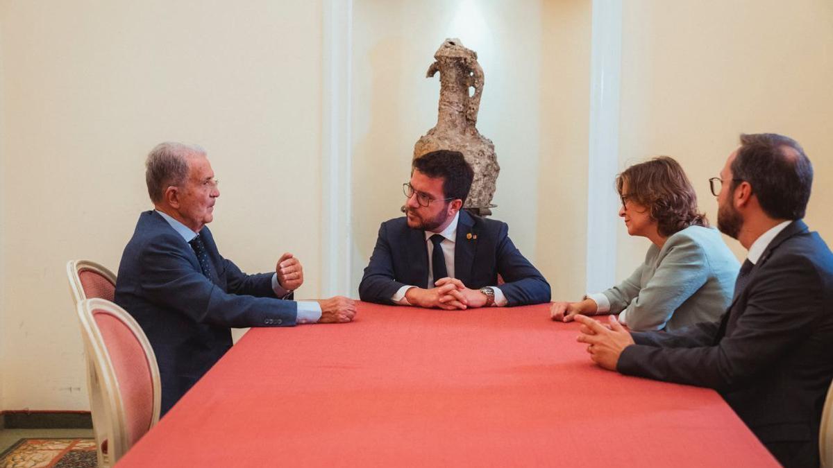 Reunión de Romano Prodi con Pere Aragonès, Mertixell Serret y Luca Bellizi.
