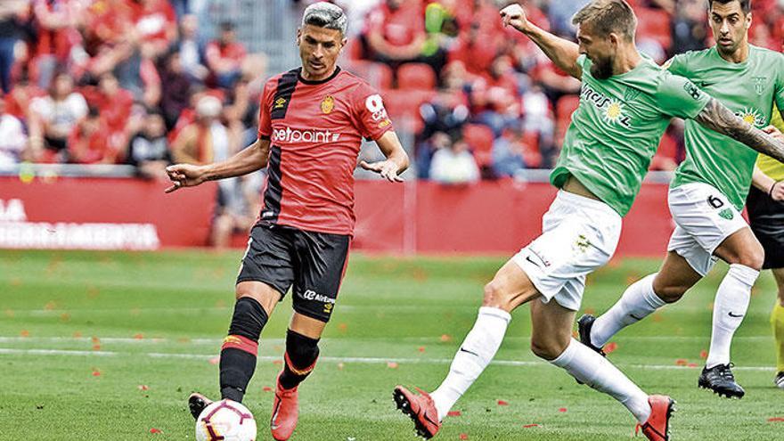 Salva Sevilla (li.) schoss Real Mallorca am Sonntag zum Sieg gegen Almería.