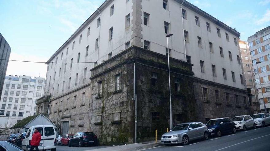 Imagen del edificio de la antigua Comandancia que ahora albergará una residencia geriátrica de nueva construcción. // R. V.