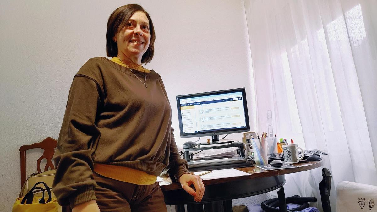 Alicia Chazarra, que tiene 54 años y está estudiando para Administrativo de la Seguridad Social