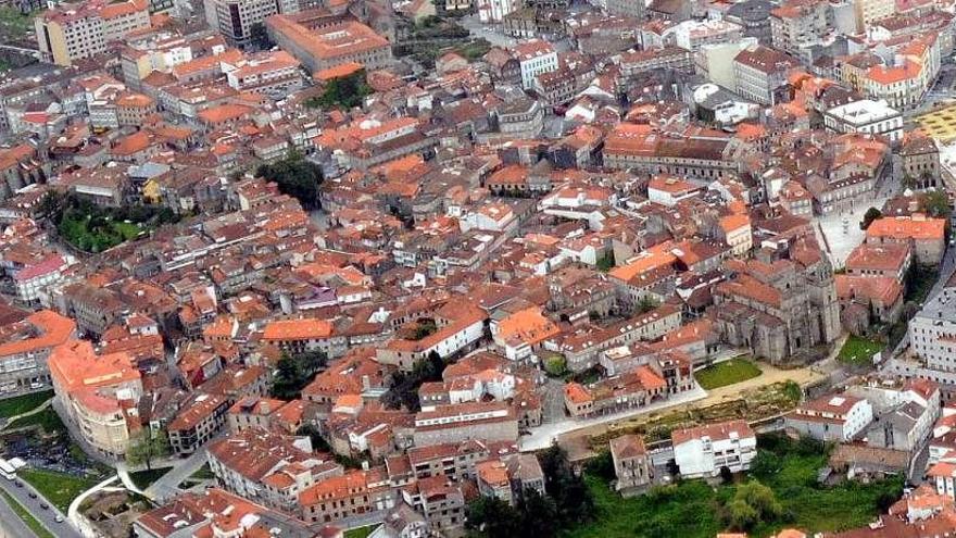 Vista área del centro histórico, donde están censados unos 700 edificios. // Rafa Vázquez