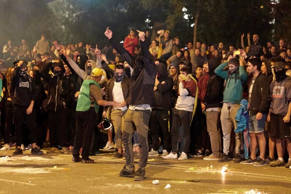 Galeria de fotos: Enfrontaments a Girona entre manifestants i policia