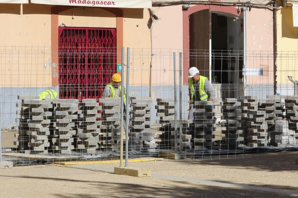 Visita del alcalde de Vila a las obras de la plaza del Parque.