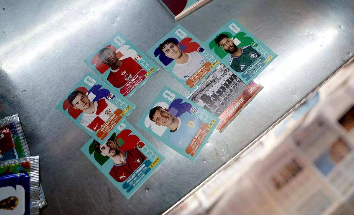 Diferents cromos de la col·lecció del Mundial de Panini