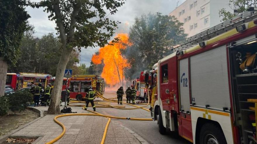 Una explosión de gas provoca un incendio en la zona de colegios mayores de Ciudad Universitaria