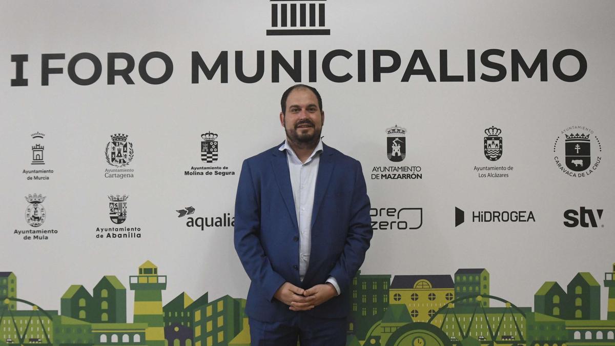 Mario Pérez Cervera, alcalde de Los Alcázares, a su llegada al Foro de Municipalismo