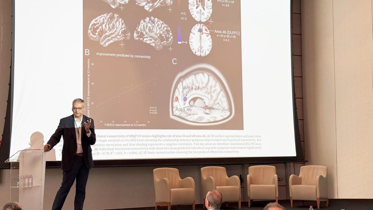 Andrés Lozano, neurocirujano y director de Neurociencias de Ascires, durante su ponencia en la IV Reunión Nacional de Ultrasonidos de Alta Intensidad en el tratamiento de trastornos del movimiento.