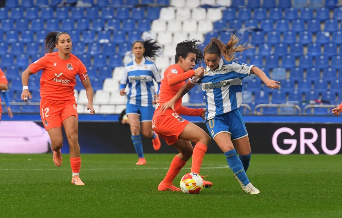 Millene lucha por un balón ante la Real Sociedad.