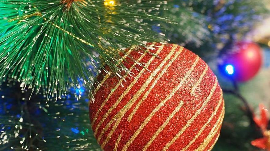 Vine a decorar l&#039;arbre de Nadal de Diari de Girona i opta a guanyar un regal
