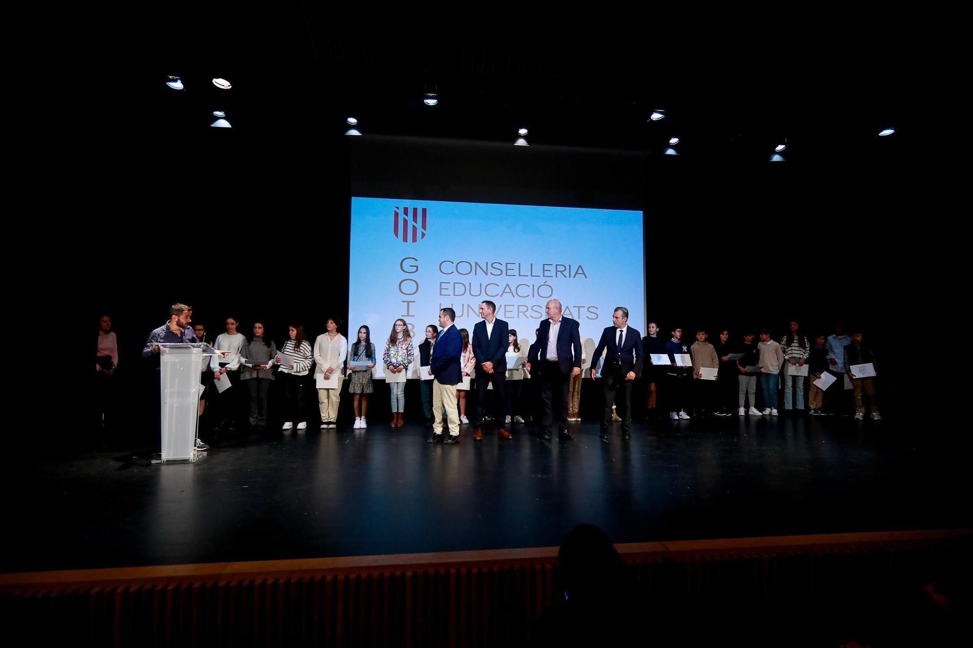 Más de cien alumnos reciben los Premis a l’Esforç i l’Excel·lència de Educación