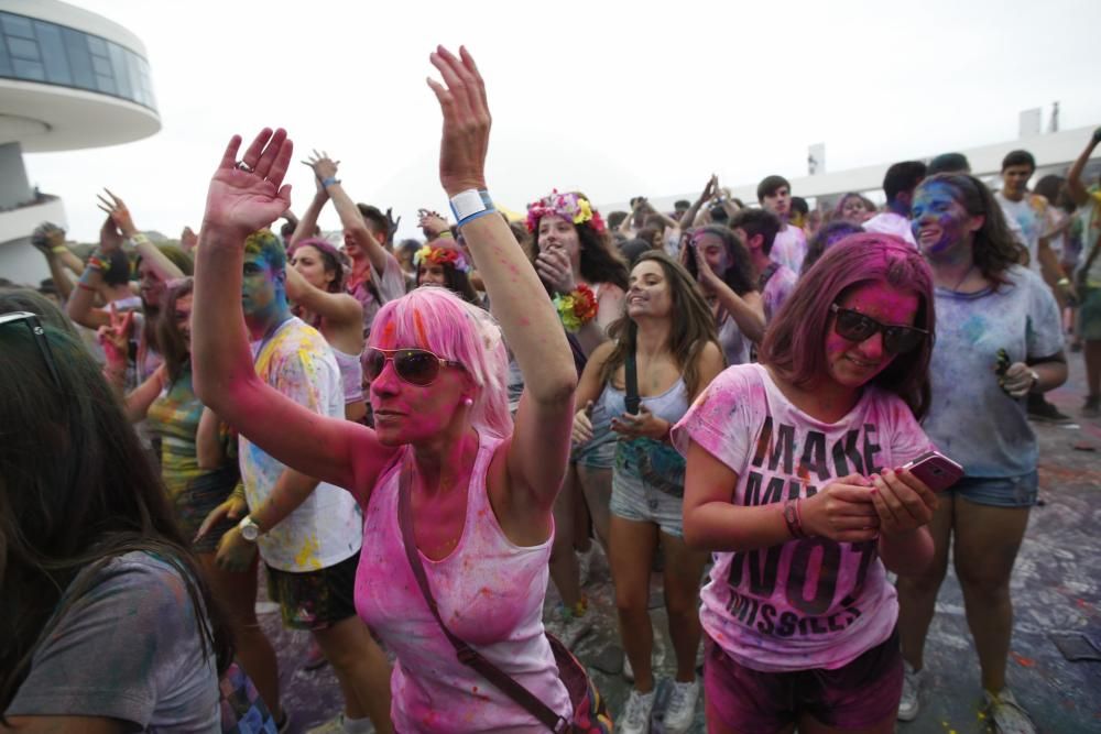 Holi Party en el Niemeyer