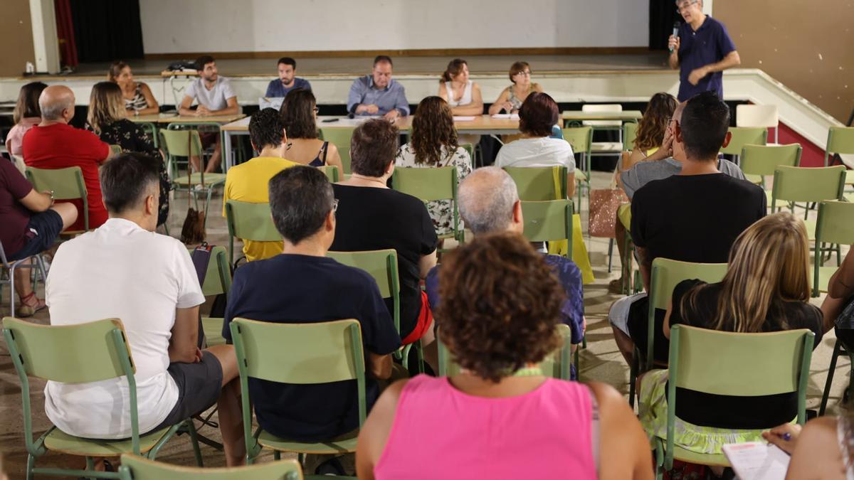 Reunión de un claustro para la votación sobre la enseñanza por ámbitos