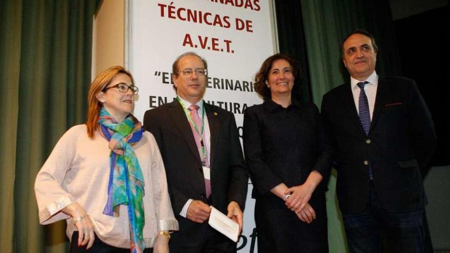 Mayte Martín Pozo, Victorio Lobo, Josefa García Cirac y Luis Alberto Calvo.