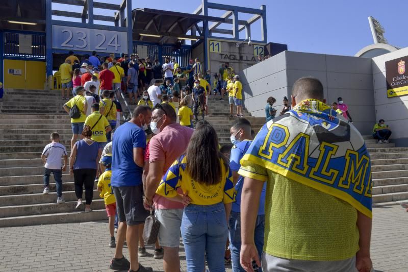 Ambiente durante el derbi en el Estadio de Gran Canaria