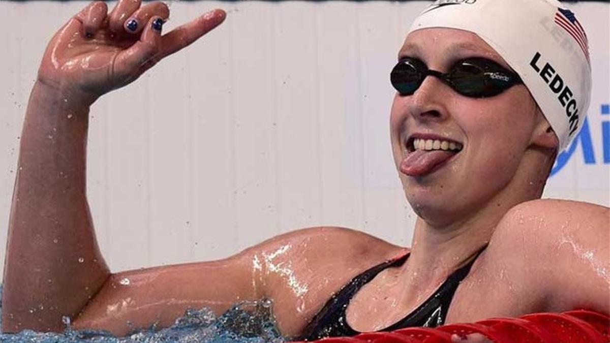 Katie Ledecky celebra su récord mundial