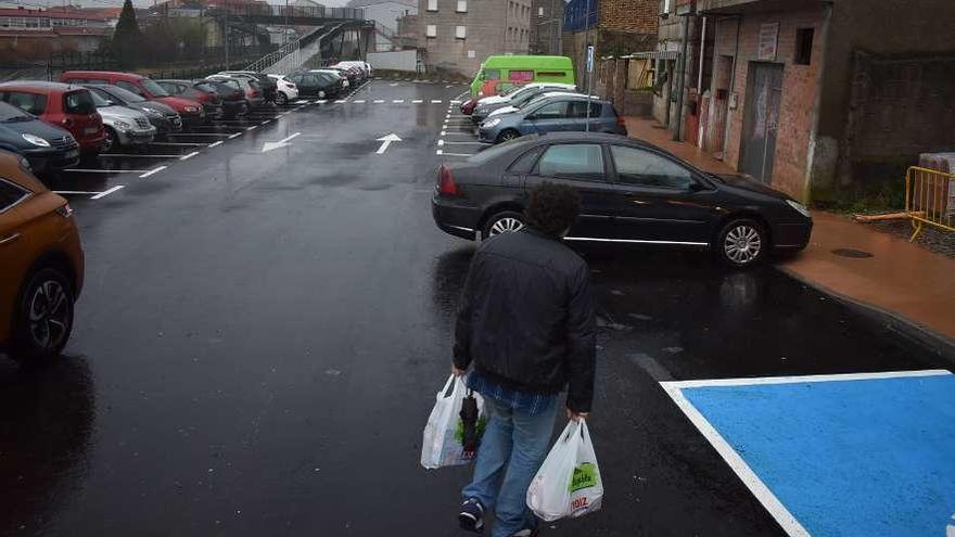 Nuevo aparcamiento situado en el solar trasero de la alameda de Chapela. // FdV